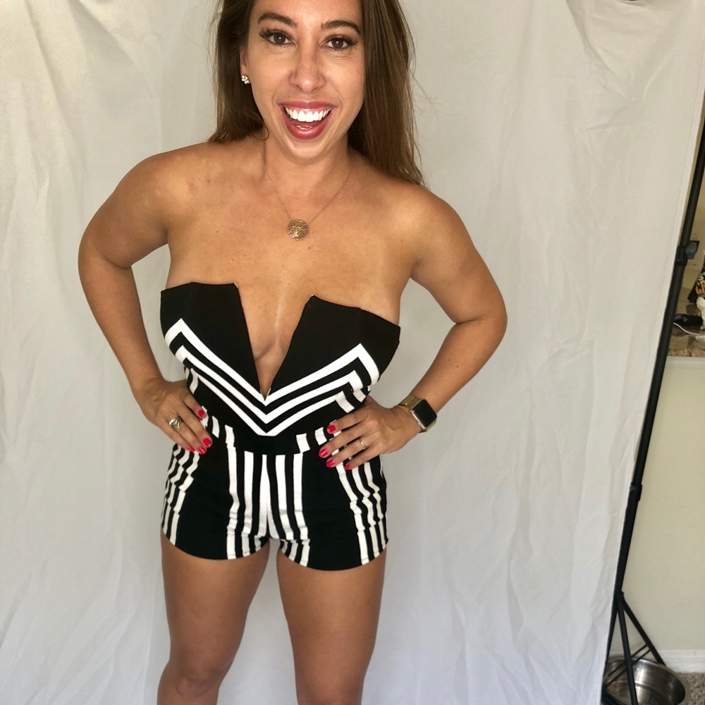 Patterned Romper - Picture 3 of 8